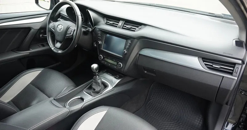 toyota avensis Toyota Avensis cena 65500 przebieg: 120000, rok produkcji 2015 z Płock